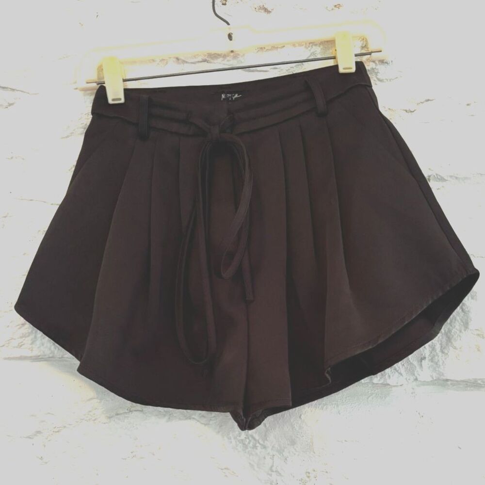 NWT Nasty Gal Black Pleated Tie-Waist Satin Tailored Flippy Shorts